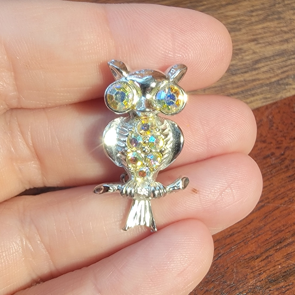 Vintage Aurora Borealis Silvertone Metal Owl Brooch